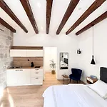 Agora Apartment- Heart Of شقة *