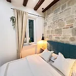 Agora Apartment- Heart Of * سبليت